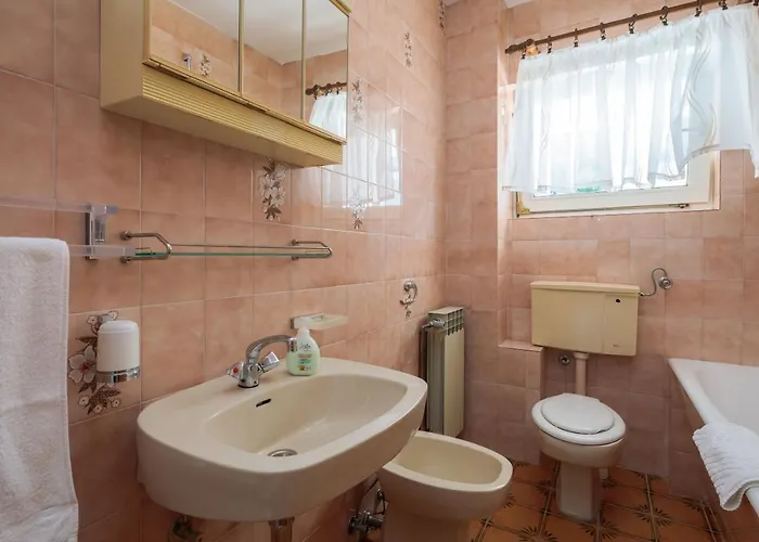 And Denis Lejlighed *