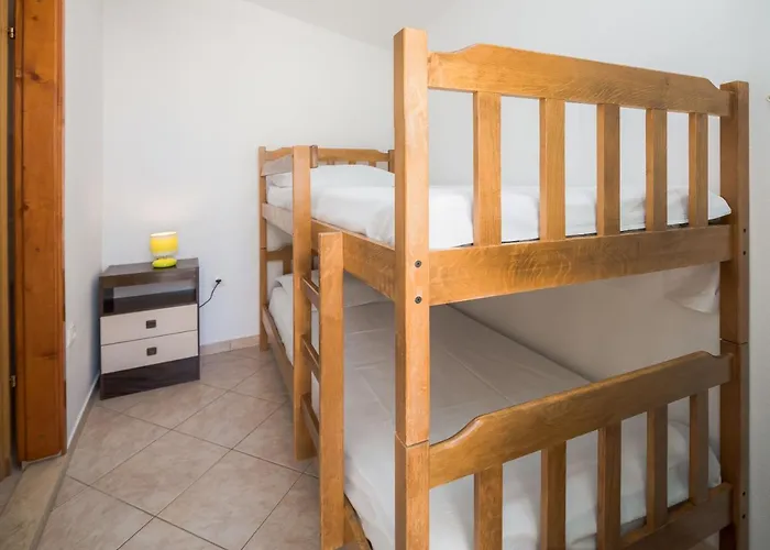 And Denis Lejlighed *